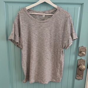 Old Navy Black and White Striped Short Sleeve Tee